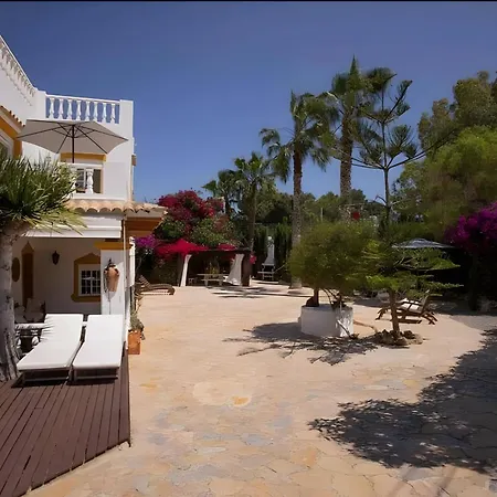 Alba Villa Santa Eularia des Riu